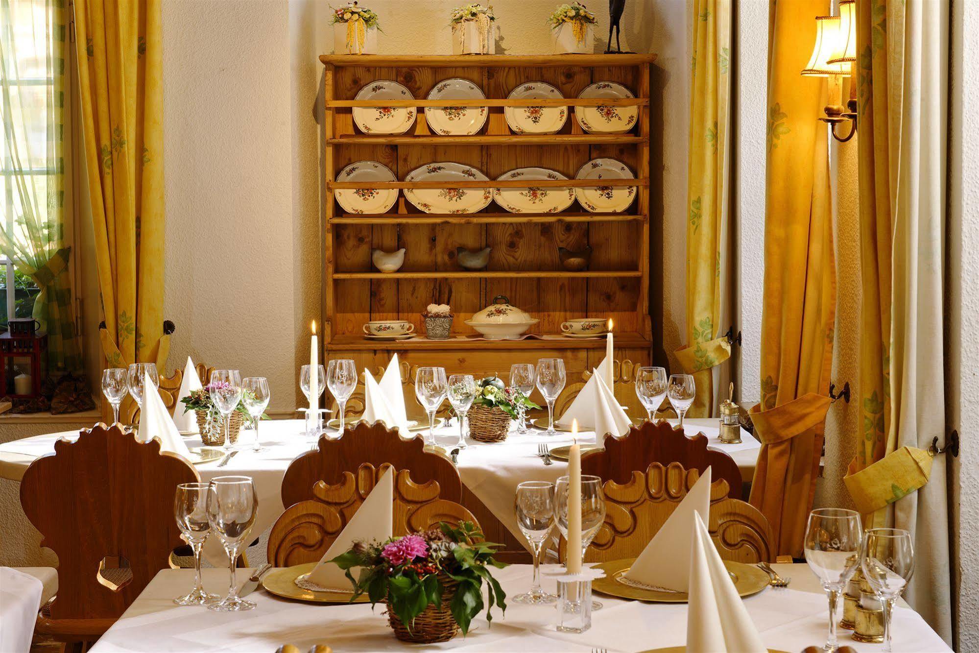 Baeren Hotel, The Bear 3*