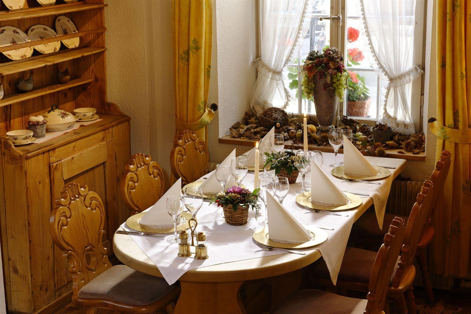 Baeren Hotel, The Bear 3*